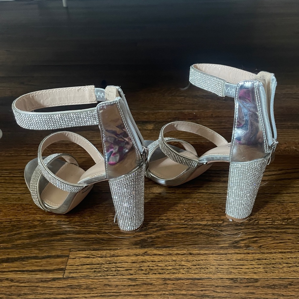 heels - Picture 2 of 4